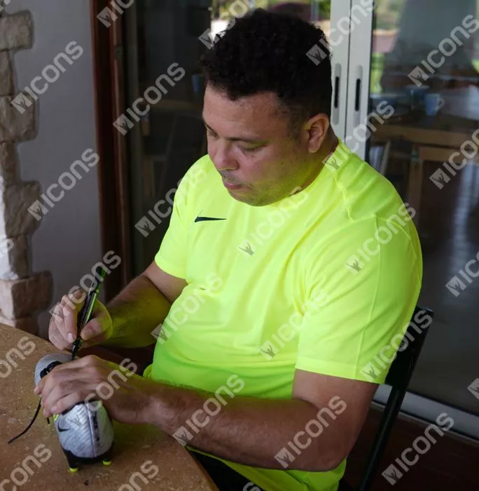 Ronaldo Signed Silver Nike Mercurial Boot In Bubble Frame: Option 1