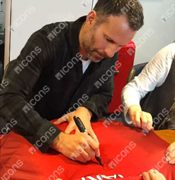 Ryan Giggs Front Signed Manchester United 1996-98 Home Shirt In Classic Frame