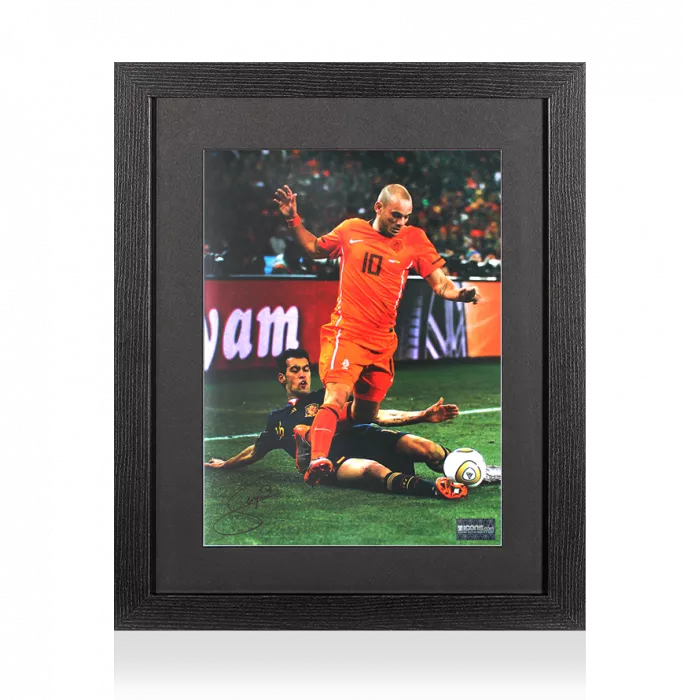 Sergio Busquets Signed Spain Photo In Black Wooden Frame: FIFA World Cup Final