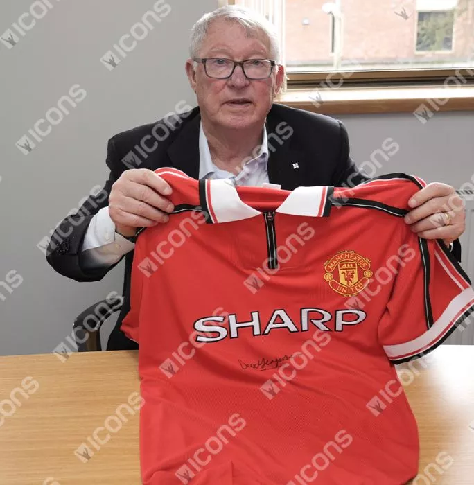 Sir Alex Ferguson Front Signed Manchester United 1999 League Shirt And Original Artwork In Hero Frame: Limited Edition 1/1