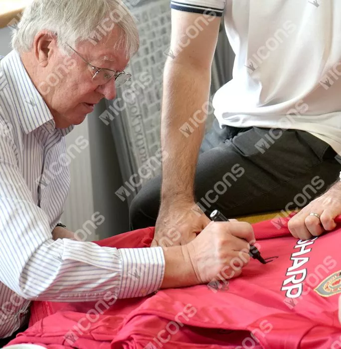 Sir Alex Ferguson Front Signed Manchester United 1999 UCL Final Shirt: Stats Edition In Hero Frame: Option 1