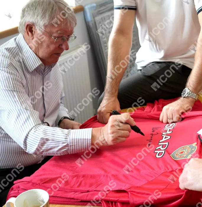 Sir Alex Ferguson Front Signed Manchester United 1999 UCL Final Shirt In Hero Frame: Option 1