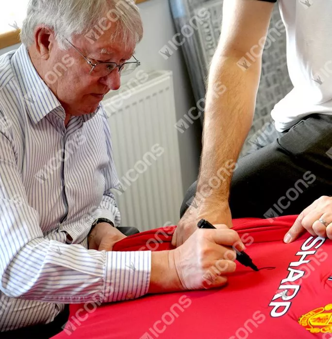 Sir Alex Ferguson Front Signed Manchester United 1999 Home Shirt In Hero Frame: Option 1