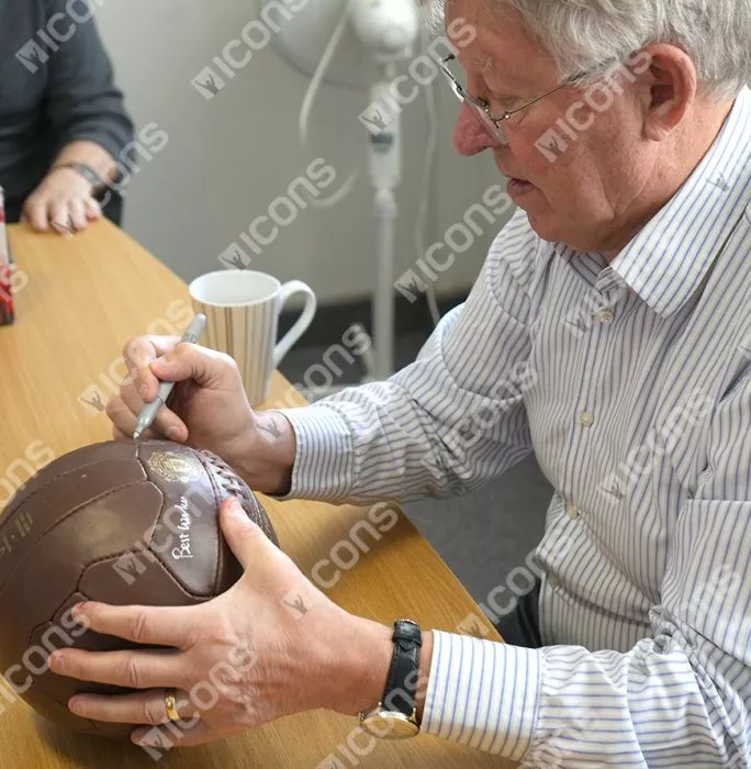 Sir Alex Ferguson Signed Football: Retro Manchester United