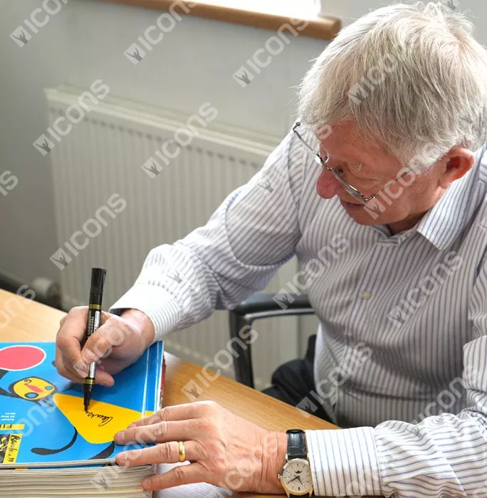 Sir Alex Ferguson Signed Manchester United Programme: UCL 1999 Final