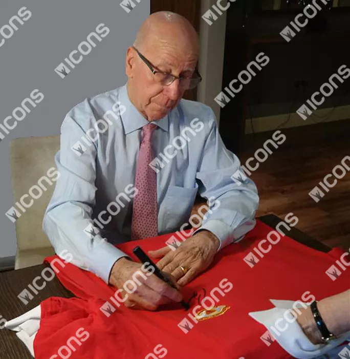 Sir Bobby Charlton Front Signed Retro Manchester United Shirt In Classic Frame
