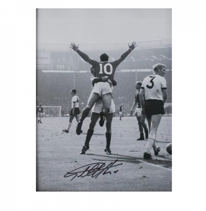 Sir Geoff Hurst Signed England Photo In Black Wooden Frame: 1966 World Cup Final Celebration