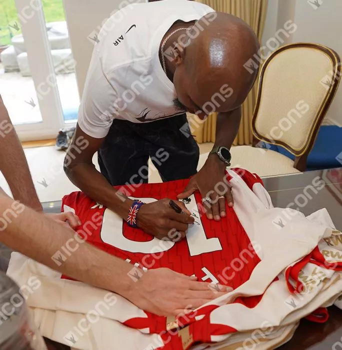 Sir Mo Farah Back Signed Arsenal 2023-24 Home Shirt In Classic Frame: 10k Edition