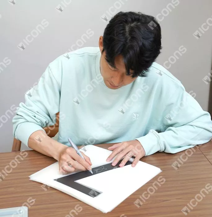 Son Heung-min Back Signed Korea Republic Retro Shirt In Hero Frame: Option 1