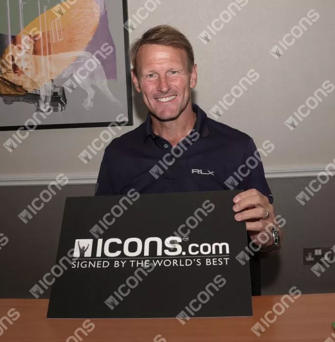 Teddy Sheringham Front Signed Manchester United 1999 Home Shirt In Hero Frame: Option 1