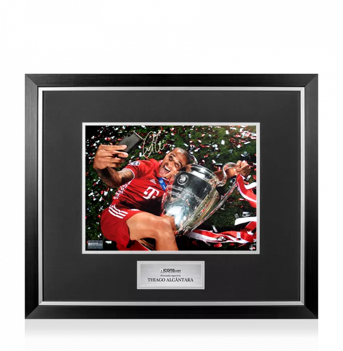 Thiago Alcantara Signed FC Bayern Munich Photo In Premium Photo Frame: 2020 Champions League Winner