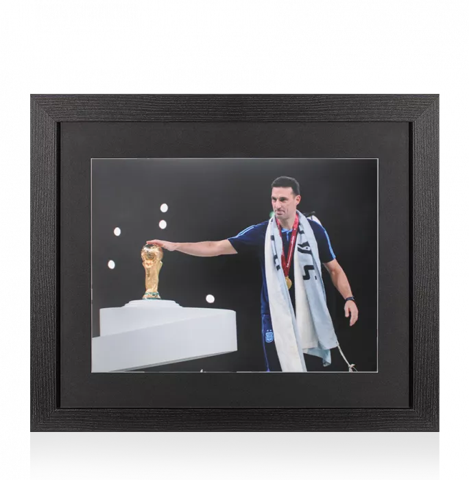 UNSIGNED Lionel Scaloni Photo In Black Wooden Frame: Argentina FIFA World Cup Winner
