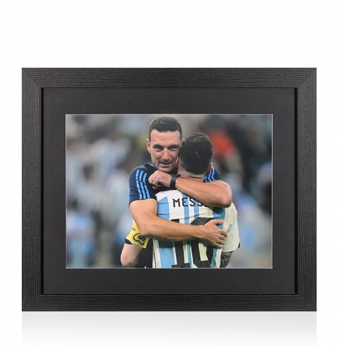 UNSIGNED Lionel Scaloni Photo In Black Wooden Frame: Messi Embrace
