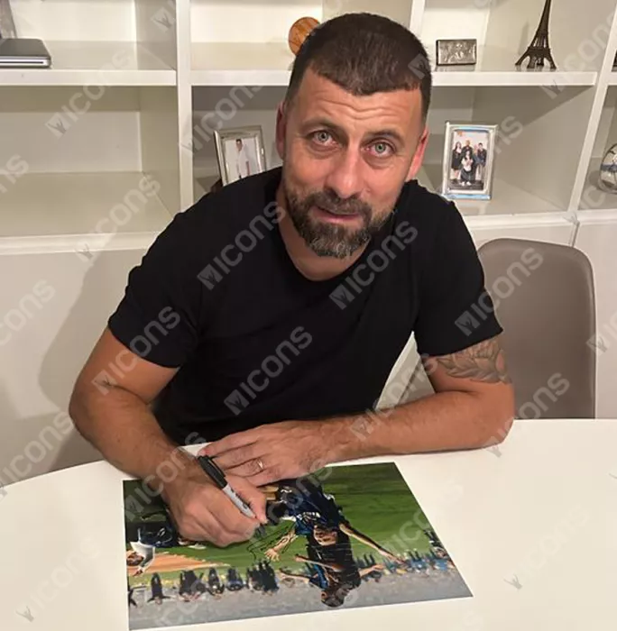 Walter Samuel Signed Internazionale Photo In Black Wooden Frame: 2010 UEFA Champions League Winner