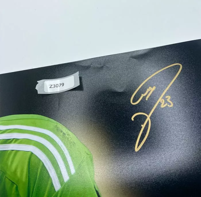 WAREHOUSE SECONDS Emiliano Martinez Signed Argentina Photo: 2022 FIFA World Cup Winner - Grade A