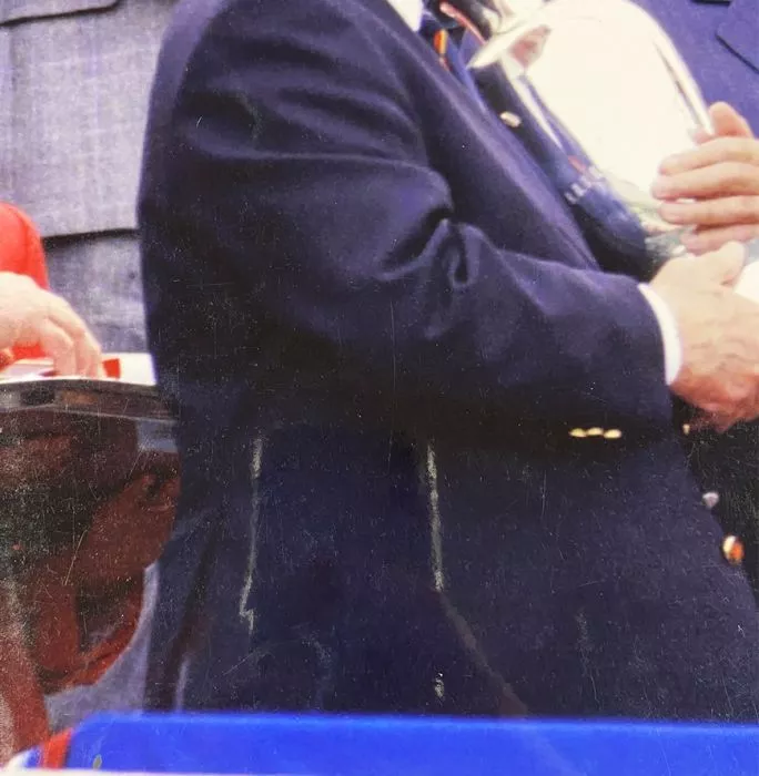 WAREHOUSE SECONDS Ruud Gullit Signed Netherlands Photo: Receiving Trophy