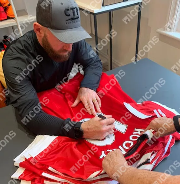 Wayne Rooney Signed Manchester United 2015-16 Home Shirt In Classic Frame: Player Issue Edition