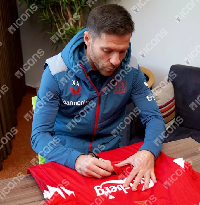 Xabi Alonso Front Signed Liverpool FC 2005 Home Shirt In Classic Frame