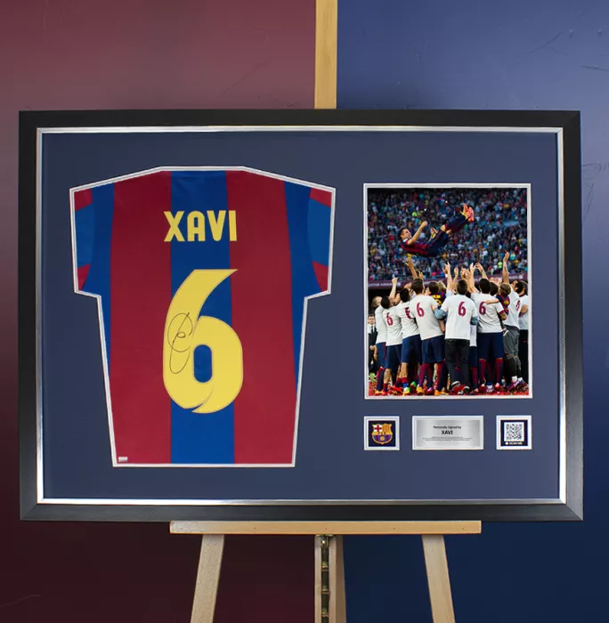 Xavi Official FC Barcelona Back Signed And Framed Retro Home Shirt With Fan Style Number